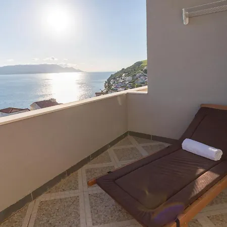 One-bedroom With Sea View 05 דירה *
