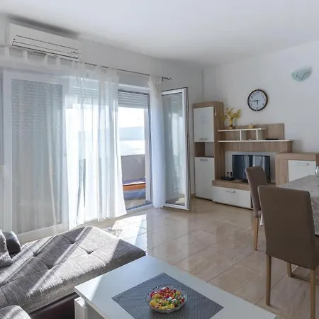 דירה One-bedroom With Sea View 05 *